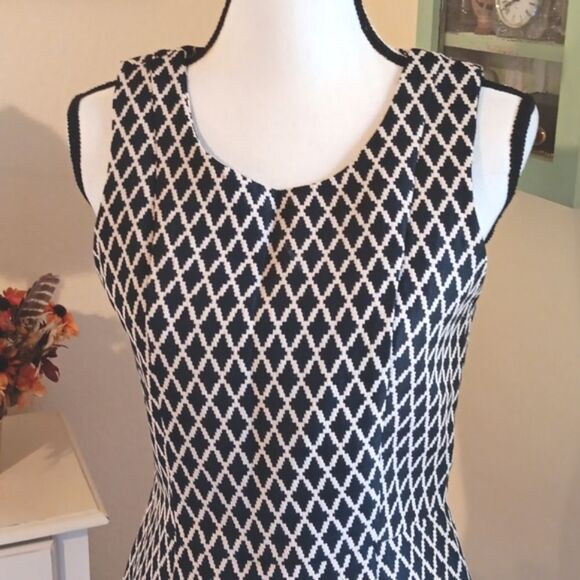 Banana Republic Sheath DressI - Picture 2 of 10